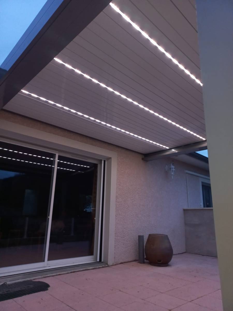 Option éclairage led pour pergola posée en Isère