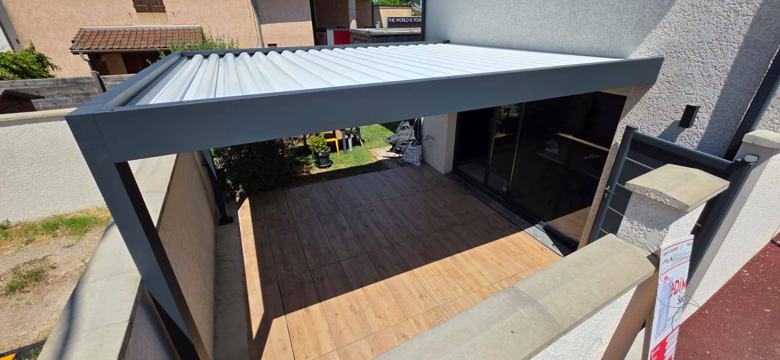 Pergola adossée aluminium 5,60 × 3,50 m à Saint-Romain-de-Jalionas
