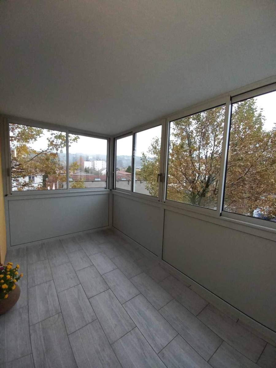 Fermeture d'une loggia en Isère