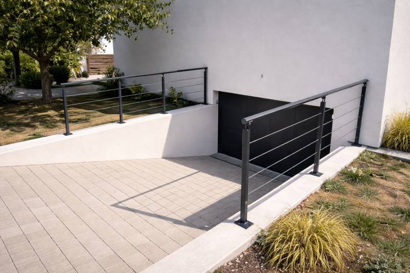 Pose d'un garde-corps pour descente de garage à Bourgoin-Jallieu